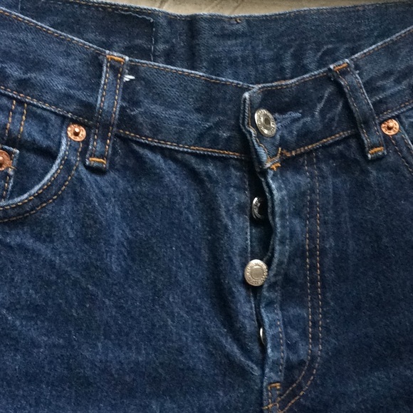 Levi 501 cut off shorts. - Picture 5 of 8